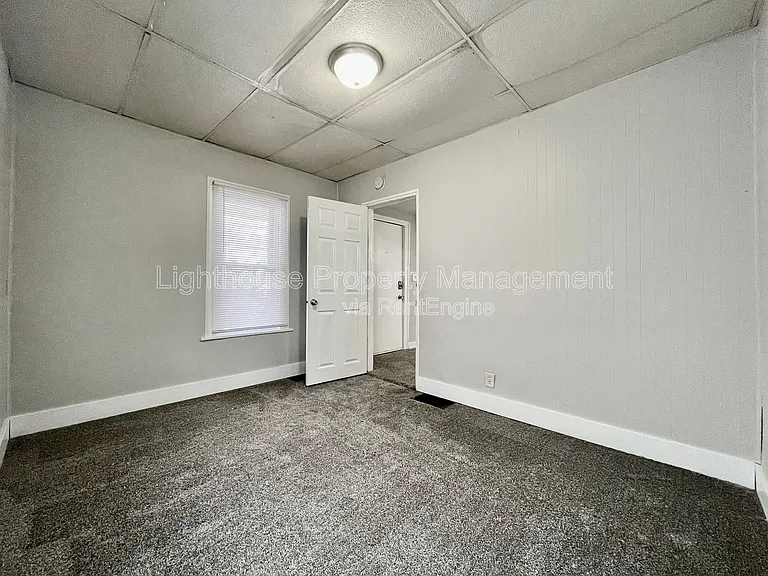 1011 Quarry Ave NW — Photo 9