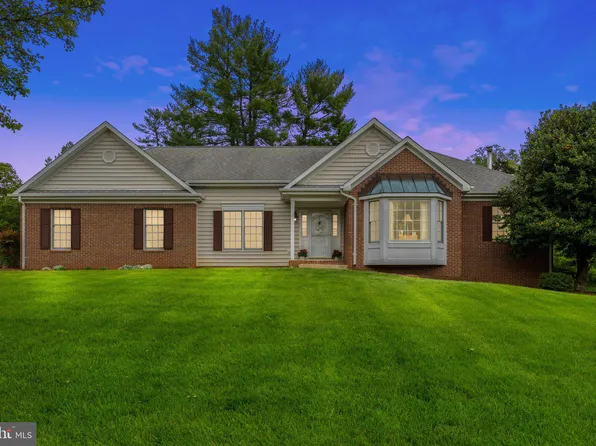 53 Menlough Dr, Warrenton, VA 20186