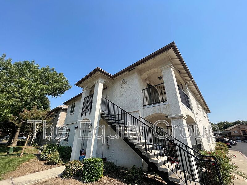 1st image of 2521 W Lark Ave