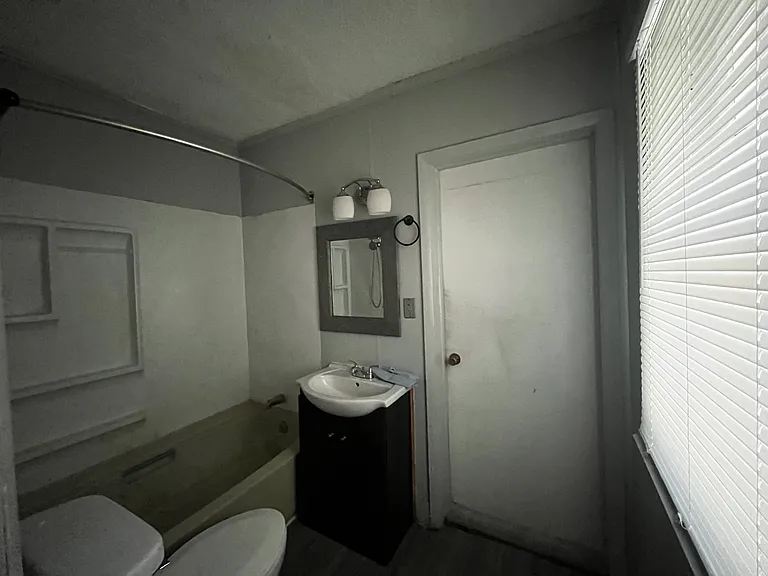 308 Columbia St — Photo 4