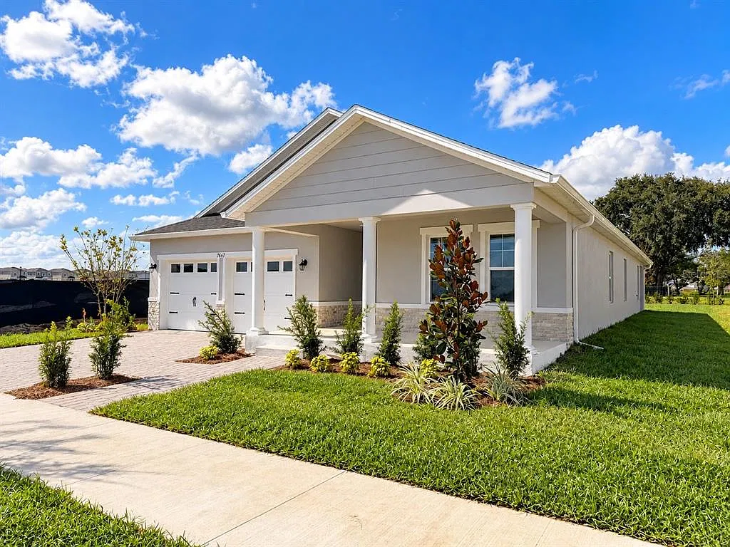 4 bed, 2.0 bath, 1984 sqft, $2,550 — Photo 1