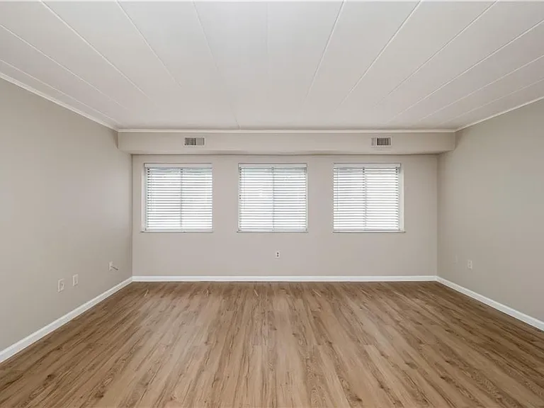 1005 Woodrow Ave #2C — Photo 5