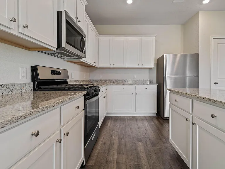 15802 Berry Hill Dr — Photo 7