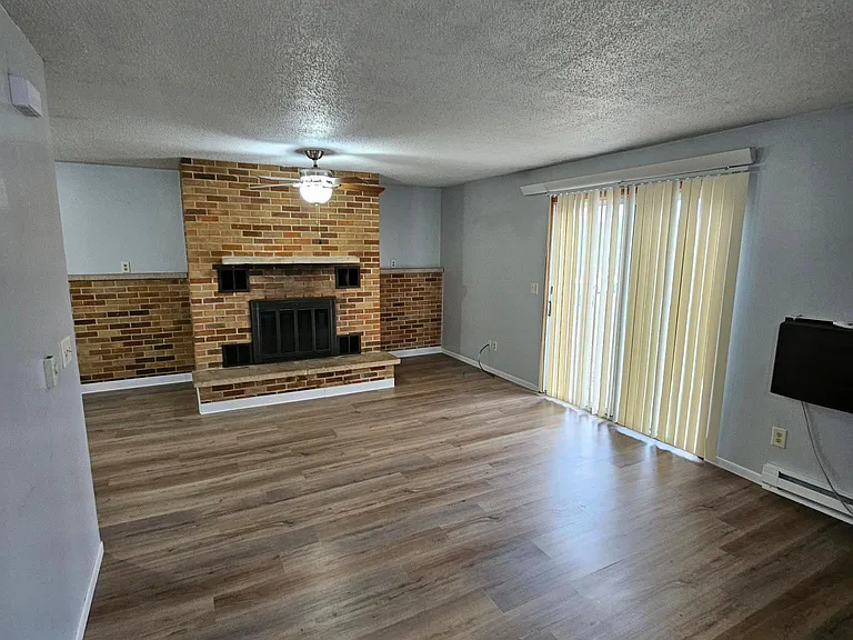 1160 Oakview Dr #7 — Photo 9