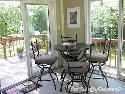 3 Season Room : Great space with heat for winter entertaining.