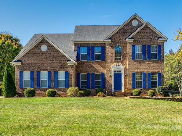 2331 Heath Lake Dr, Mint Hill, NC 28227