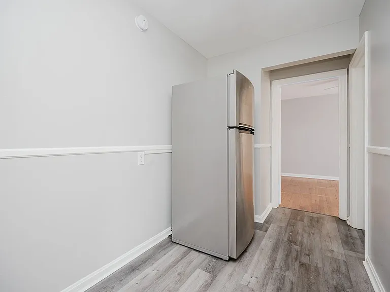 5828 Ridge Ave #5 — Photo 5