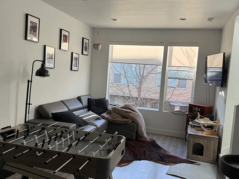1055 W Rooftop Dr — Photo 1