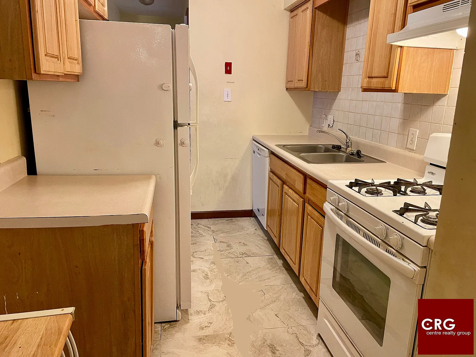 3 bed, 1.0 bath, 1000 sqft, $3,000 — Photo 3