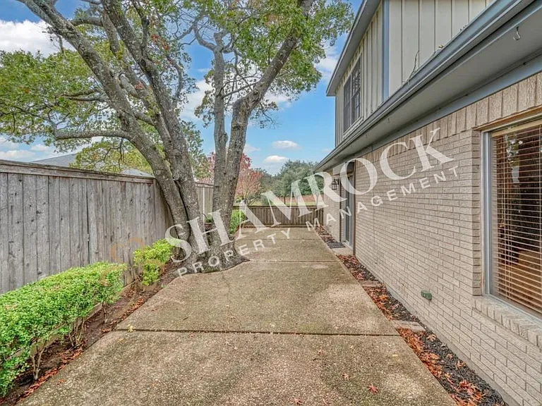 4613 Westchester Dr — Photo 28
