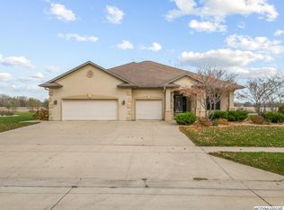 12 Deer Creek Ct, Mason City, IA 50401