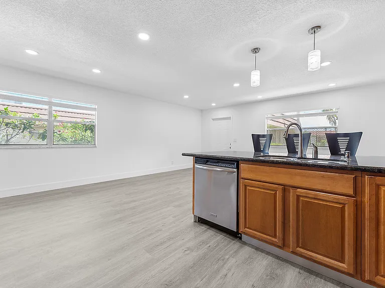 154 Seville Ln #G — Photo 17