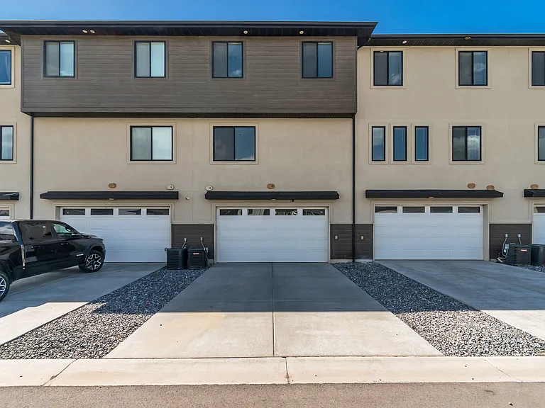 487 S 900 W — Photo 24
