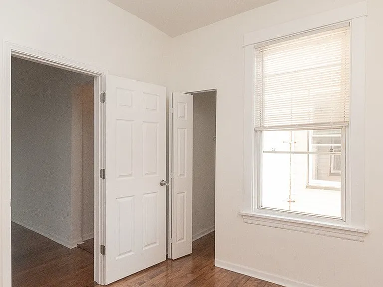 2348 N Harding Ave #3 — Photo 4