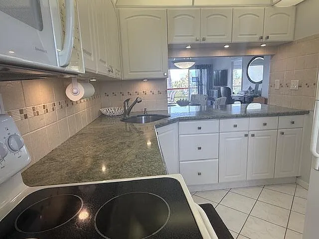 1319 E Hillsboro Blvd #412 — Photo 12