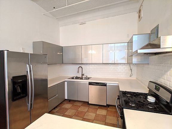 5th image of 546 Broadway #F5