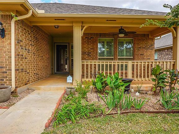 4th image of 909 Bear Mountain Dr