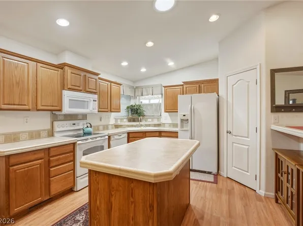 881 Montecito Dr, Pahrump, NV 89048