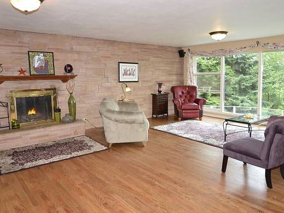 Spacious living room