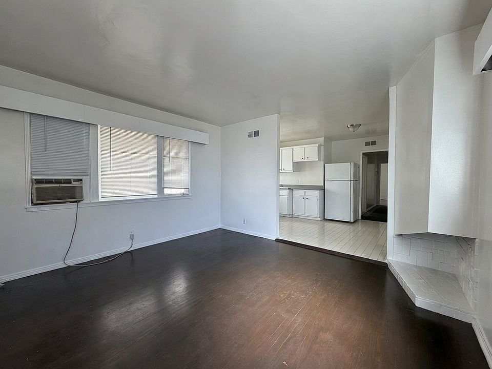 1st image of 13011 1/2 Oxnard St