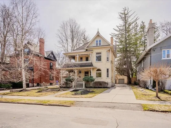 33 Roland St, Kitchener, ON N2G 1K5