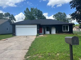 1367 E Woodgate St, Springfield, MO 65804