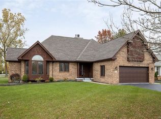 8 Tiffany Pl, East Amherst, NY 14051