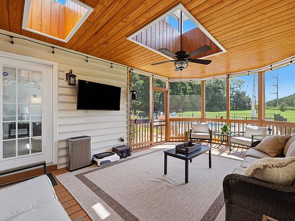 4th image of 12 Silver Meadow Ln