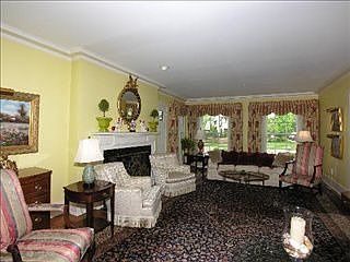 3rd image of 516 S Park Ave