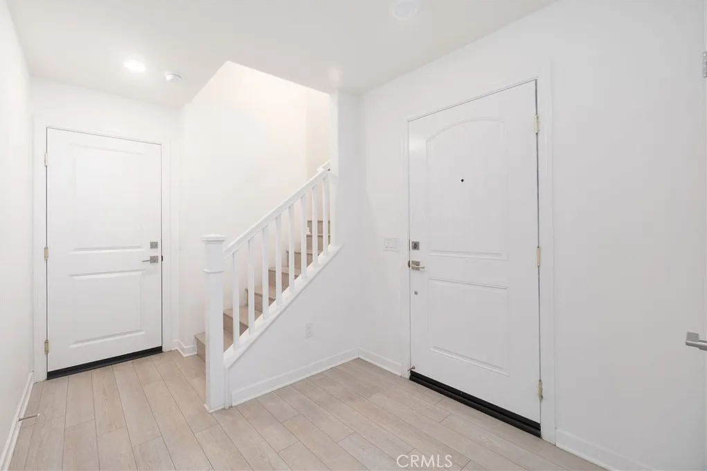 4 bed, 2272 sqft, $5,300 — Photo 4
