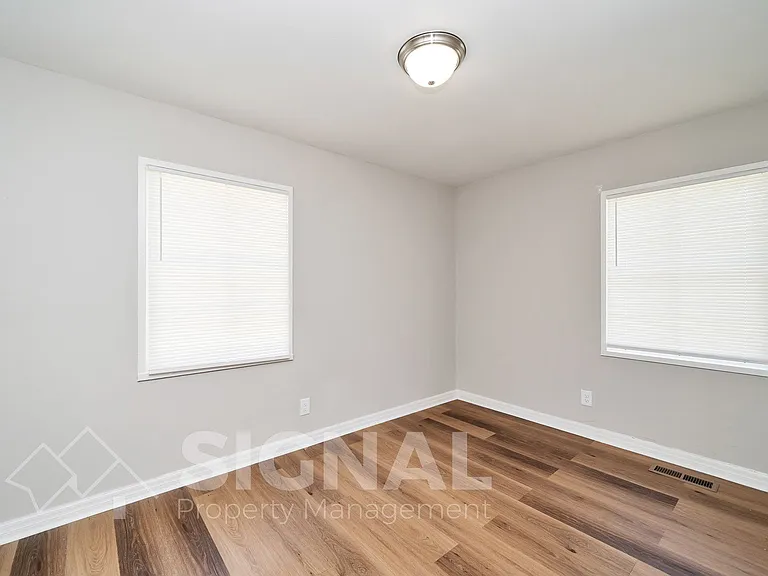 300 Norwood Ave — Photo 13