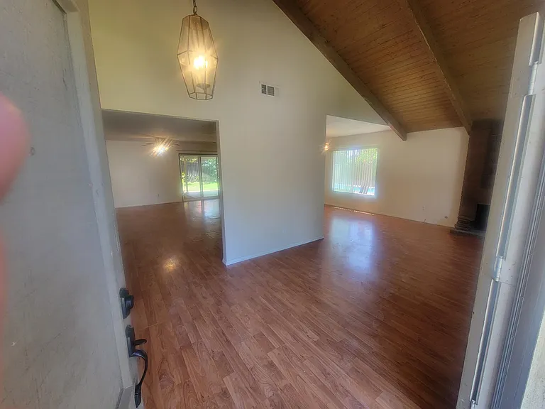 908 Cimarron Dr — Photo 2