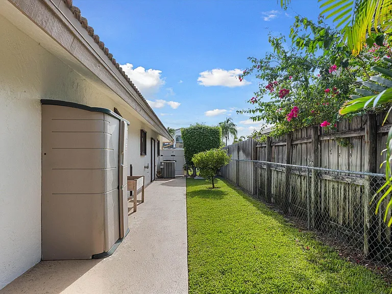 1598 SW 5th Ave — Photo 30