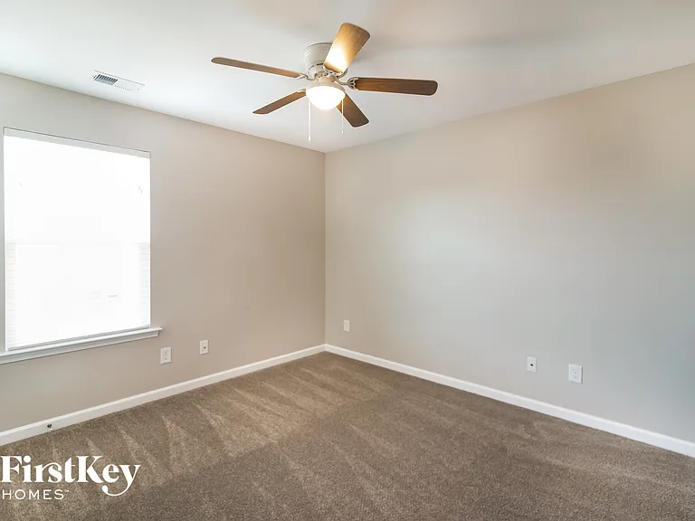 208 Longford Dr — Photo 12
