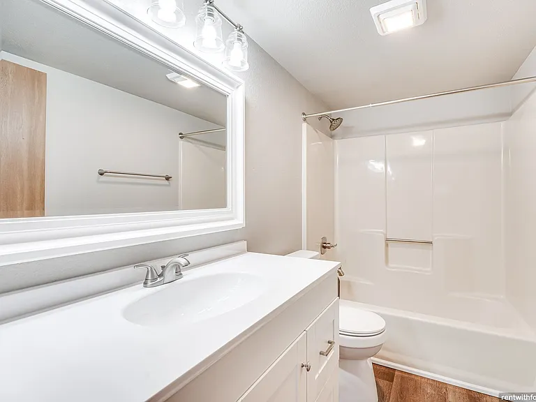 Stonecreek Apartments — Photo 31