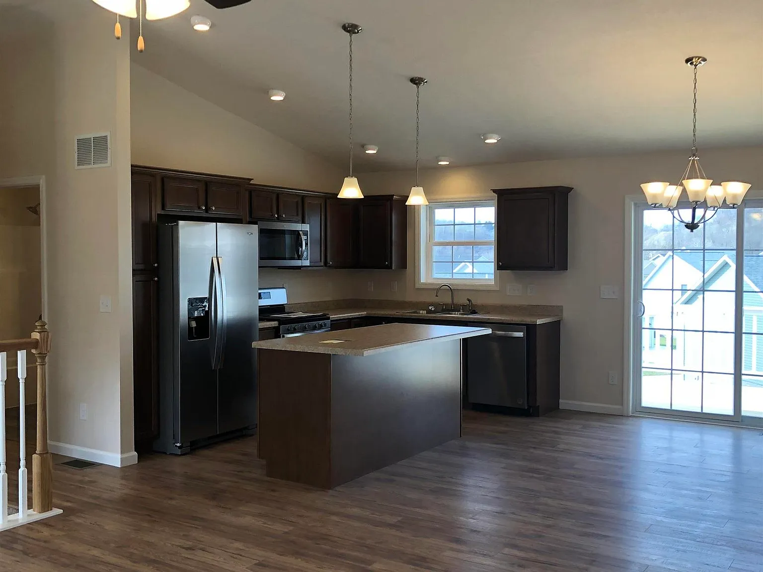 4 bed, 3.0 bath, $2,550 — Photo 4