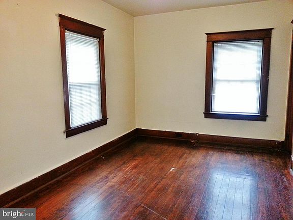 2nd image of 179 Sycamore St #2