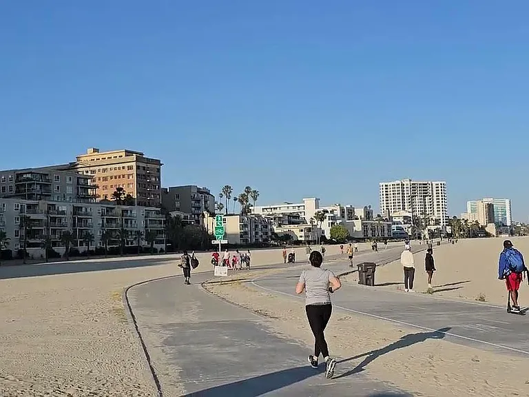 Beach Bike and pedestrian paths