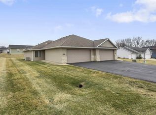 5609 Summerland Dr, Waterloo, IA 50701