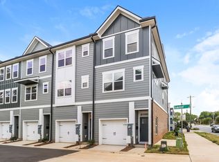 704 Drakeford Ct, Charlotte, NC 28216