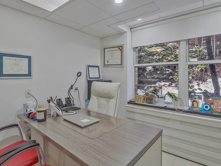 420 W 23rd St #GF — Photo 15