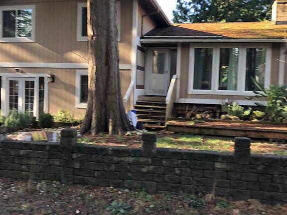 2nd image of 819 212th Ave NE