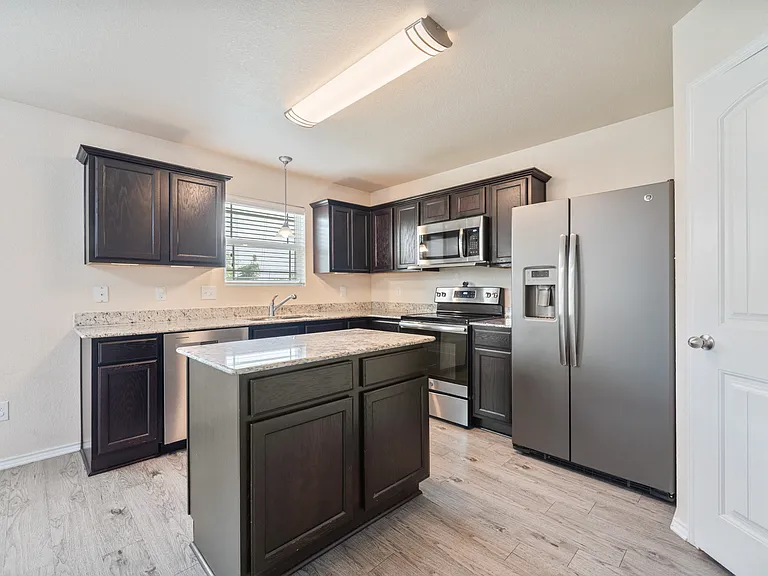724 Liberty Valley Dr — Photo 5
