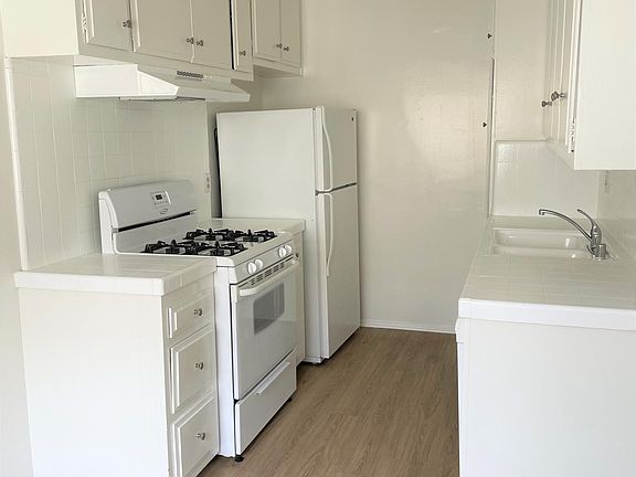 2nd image of 3531 Clarington Ave APT 8