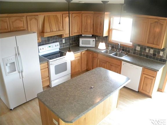 4th image of 48020 Oak Trail Pl