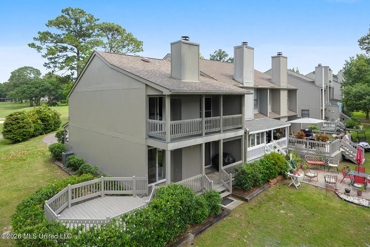 Building Photo - 250 Highpoint Dr