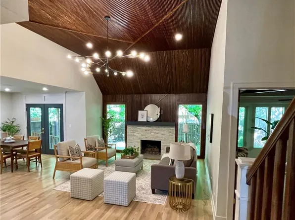 9155 W 102nd Ter, Overland Park, KS 66212