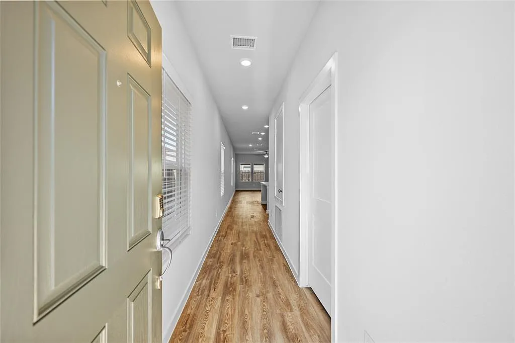 3 bed, 2.0 bath, $1,799 — Photo 3