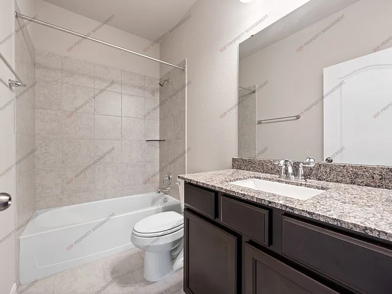 625 Oxford Ln — Photo 10