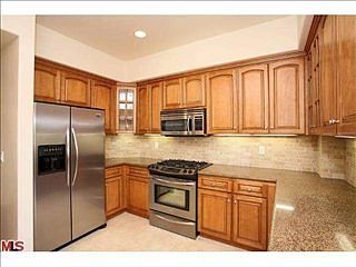 4th image of 11540 Moorpark St Unit 404